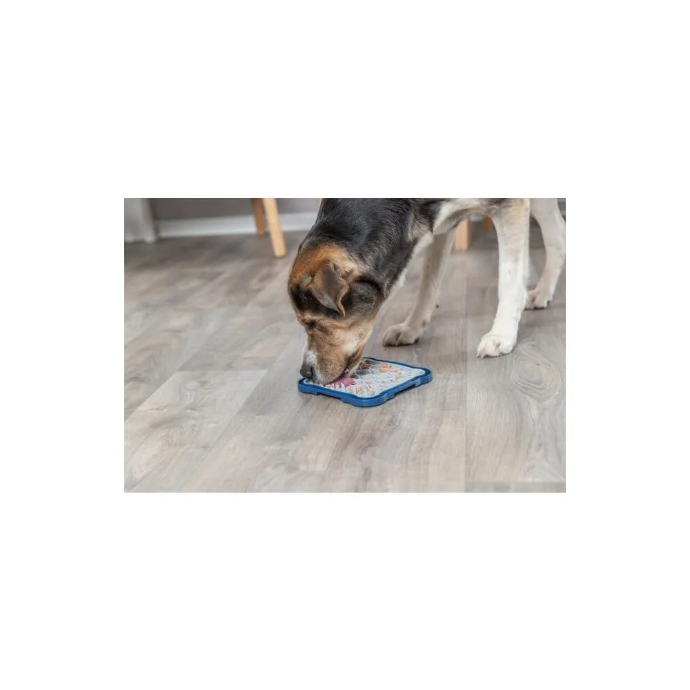 Миска-килимок Trixie для собак Lick and Snack для повільного годування термопластична гума/пластик 20х20 см — фото 3