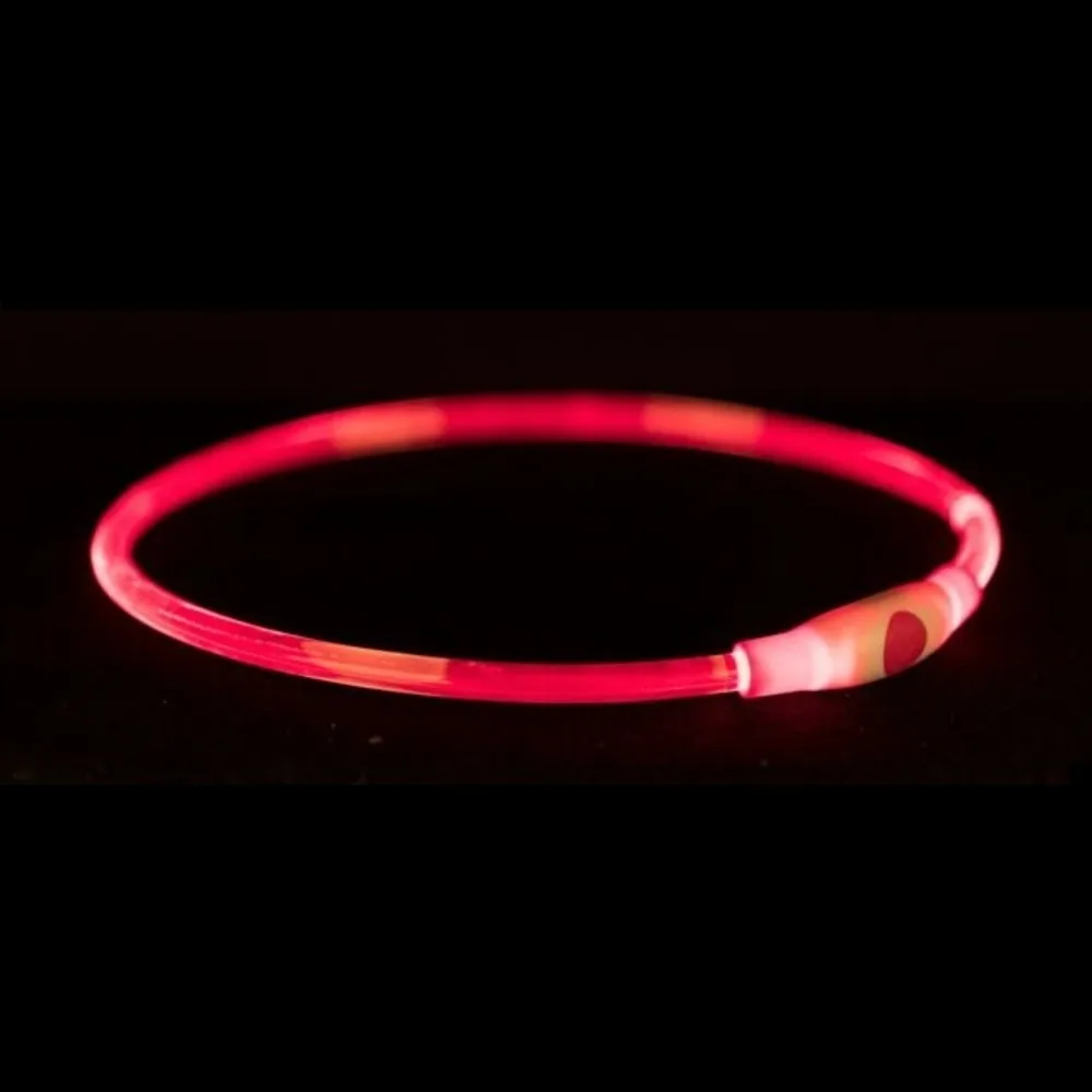 Нашийник Trixie Flash Light Ring USB для собак мигаючий силіконовий червоний розмір S–M 40 см/8 мм — фото 2